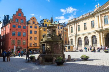 Stockholm, İsveç - 22 Mayıs: En eski ortaçağ Stortorget Meydanı'nda güneşli bir Stokholm, İsveç üzerinde 22 Mayıs 2017