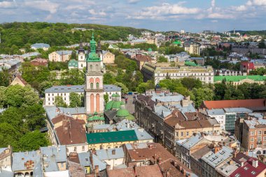 Lviv, Ukrayna - 23 Mayıs: Panoramik hava görünümünde Lviv, Ukrayna'nın güneşli bir gün