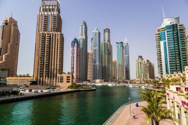 Dubai, Birleşik Arap Emirlikleri - 13 Kasım 2013: Dubai Marina, Dubai, Birleşik Arap Emirlikleri, Modern binalar