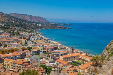 Cefalu, İtalya - 28 Temmuz 2017: Sicilya Cefalu, İtalya güzel yaz günü'havadan görünümü