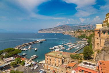 Sorrento, İtalya - 28 Temmuz 2017: Hava panoramik Sorrento, İtalya güzel yaz gün Amalfi Coast