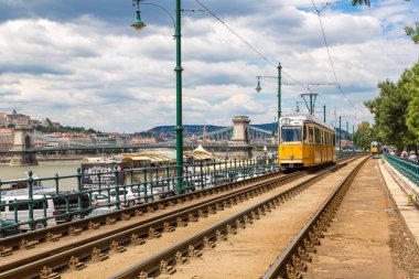 Budapeşte, Macaristan - 22 Temmuz 2017: Retro tramvay Budapeşte Macaristan'güzel bir yaz günü