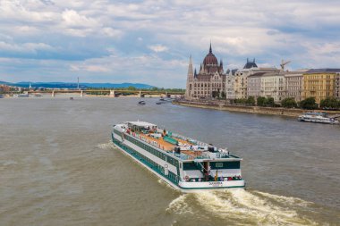 Budapeşte, Macaristan - 22 Temmuz 2017: Budapeşte Macaristan'ın bir güzel yaz günü bina parlamento