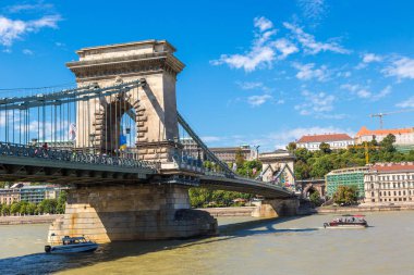 Budapeşte, Macaristan - 22 Temmuz 2017: Güzel yaz günü Budapeşte Macaristan'ın Szechenyi Chain bridge
