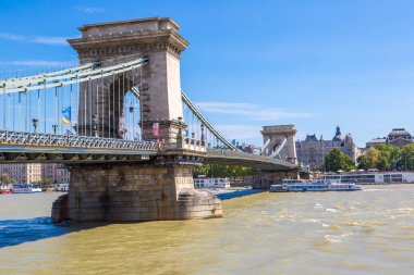 Budapeşte, Macaristan - 22 Temmuz 2017: Güzel yaz günü Budapeşte Macaristan'ın Szechenyi Chain bridge