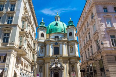 Vienna, Avusturya - 25 Temmuz 2017: St. Peter Kilisesi bir güzel yaz günü Viyana, Avusturya'da