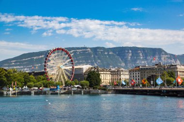 Geneva, İsviçre - 25 Temmuz 2017: dönme dolap Cenevre'de bir güzel yaz günü, İsviçre