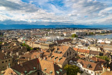 Geneva, İsviçre - 25 Temmuz 2017: Panoramik hava görünümünde Cenevre bir güzel yaz günü, İsviçre