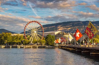 Geneva, İsviçre - 25 Temmuz 2017: dönme dolap Cenevre'de bir güzel yaz günü, İsviçre