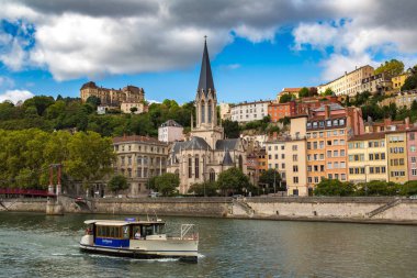 Lyon, Fransa - 25 Temmuz 2017: Cityscape Lyon, Fransa'da bir güzel yaz günü