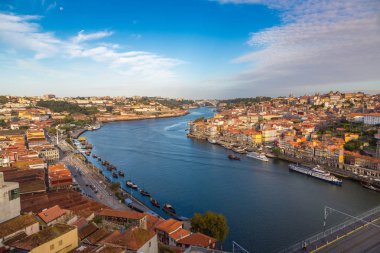 Porto, Portekiz - 12 Haziran 2017: Panoramik hava görünümünde Porto bir güzel yaz günü, Portekiz