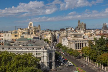 Madrid, İspanya - 11 Temmuz 2016: Madrid Plaza de Cibeles Cibeles çeşmede güzel yaz gün, İspanya, havadan görünümü