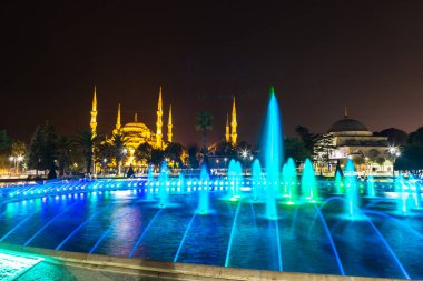 Istanbul, Türkiye - 15 Haziran 2015: Sultanahmet Camii (Sultan Ahmet Camii) Istanbul, Türkiye'de bir güzel yaz gece
