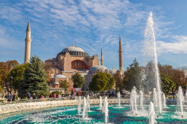 Istanbul, Türkiye - 26 Temmuz 2017: Ayasofya'nın ve bir güzel yaz günü Istanbul, Türkiye'de Çeşme