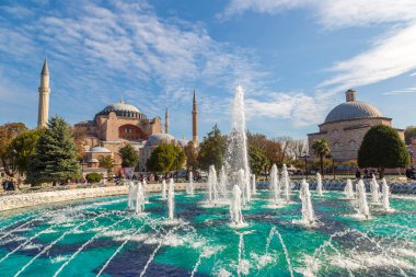 Istanbul, Türkiye - 26 Temmuz 2017: Ayasofya'nın ve bir güzel yaz günü Istanbul, Türkiye'de Çeşme