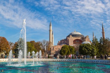 Istanbul, Türkiye - 26 Temmuz 2017: Ayasofya'nın ve bir güzel yaz günü Istanbul, Türkiye'de Çeşme