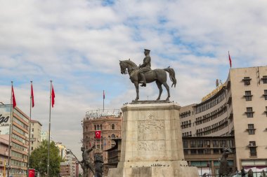 Ankara, Türkiye - 29 Temmuz 2017: Atatürk Anıtı bir güzel yaz günü, Ankara, Türkiye