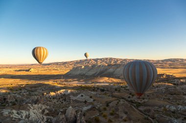Kapadokya - 29 Temmuz 2017: sıcak hava balonları uçuş Kapadokya, Nevşehir, Türkiye'de bir güzel yaz günü