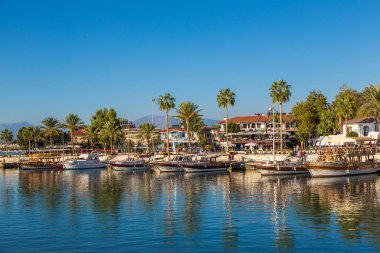 Side, Türkiye - 28 Temmuz 2017: Turist Limanı, Mediterranean resort Side bölgesinde güzel bir yaz günü, Antalya, Türkiye