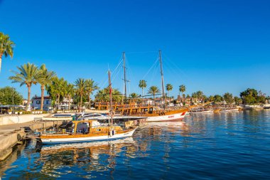 Side, Türkiye - 28 Temmuz 2017: Turist Limanı, Mediterranean resort Side bölgesinde güzel bir yaz günü, Antalya, Türkiye