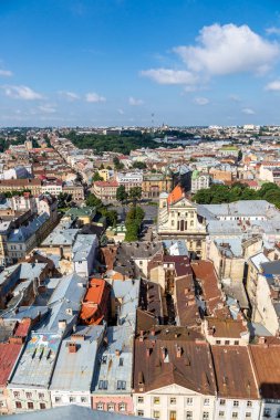 Lviv, Ukrayna - 27 Temmuz 2014: Lviv panoramik kuşbakışı, üzerinden bir yaz günü Ukrayna şehir merkezinin
