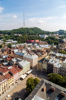 Lviv, Ukrayna - 27 Temmuz 2014: Lviv panoramik kuşbakışı, üzerinden bir yaz günü Ukrayna şehir merkezinin