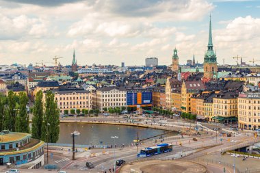 Stockholm, İsveç - 31 Temmuz 2013: Gamla Stan, Stockholm, İsveç eski kesiminde bir yaz günü içinde