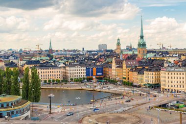 Stockholm, İsveç - 31 Temmuz 2013: Gamla Stan, Stockholm, İsveç eski kesiminde bir yaz günü içinde