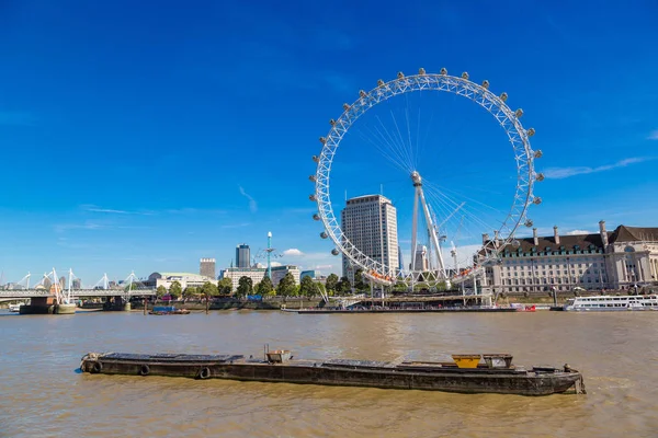 ロンドン イギリス 2016年6月14日 ロンドンの目 美しい夏の日に大きな観覧車 ロンドン イングランド イギリス — ストック写真