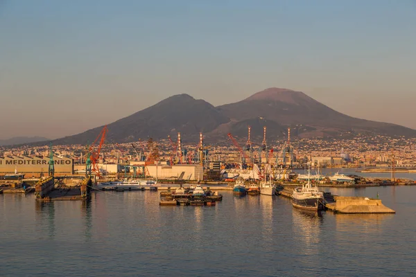 Neapol Włochy Lipca 2017 Napoli Neapol Wulkan Wezuwiusz Tle Piękny — Zdjęcie stockowe