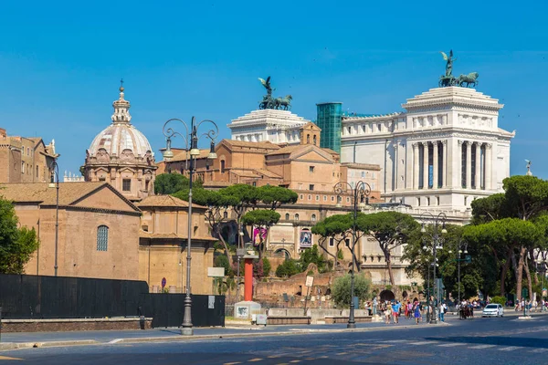 Rome Italy July 2017 Ancient Ruins Forum Victor Emmanuel Monument — Stock Photo, Image