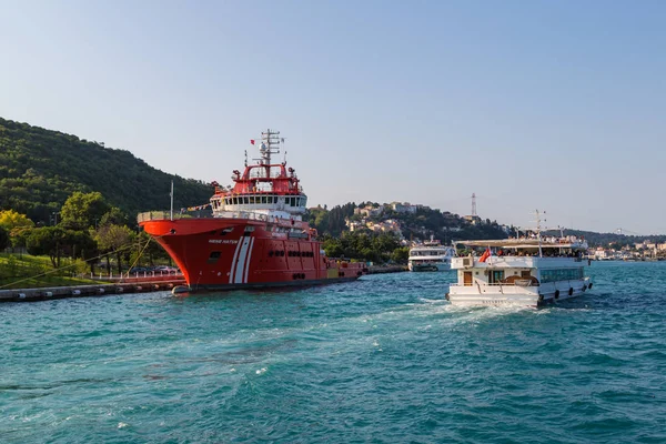 Istanbul Turchia Luglio 2017 Nave Passeggeri Nel Golfo Del Corno — Foto Stock