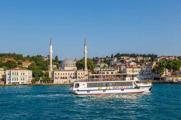 Istanbul Turkiet Juli 2017 Passagerarfartyg Golfen Gyllene Hornet Istanbul Vacker — Stockfoto