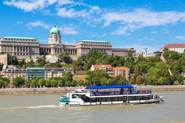 Budapešť Maďarsko Července 2017 Královský Palác Budapešti Maďarsku Krásné Letní — Stock fotografie