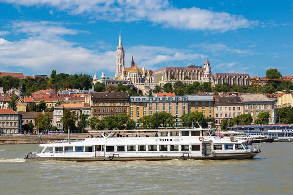 美しい夏の日にハンガリーのドナウ川とブダペストのブダペスト ハンガリー 2017 ビュー — ストック写真