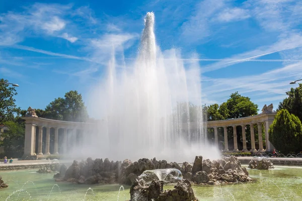 Vienna Austria July 2017 World War Fountain Heroes Monument Red — Stock Photo, Image