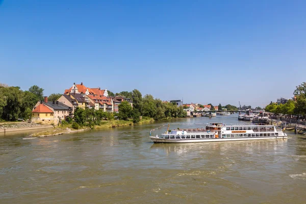 Regensburg Alemania Julio 2017 Ratisbona Río Danubio Alemania Hermoso Día — Foto de Stock