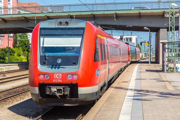 Münih, Almanya - 25 Temmuz 2017: Güzel yaz günü Münih, Almanya'da Münih Hauptbahnhof (Central Station)