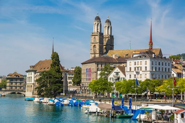 Zurich Switzerland July 2017 Famous Grossmunster Church Zurich Beautiful Summer — Stock Photo, Image