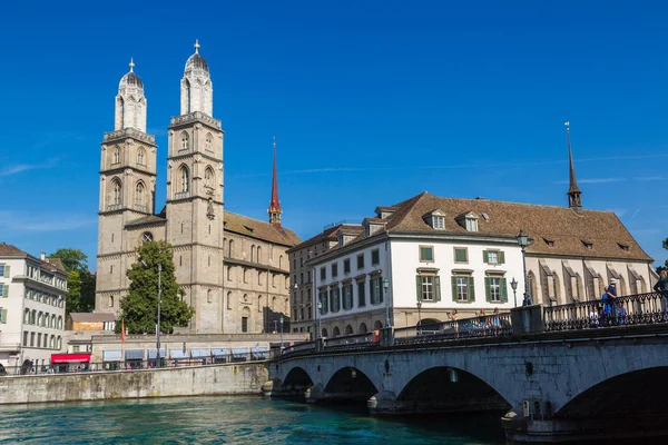 Zürich Svájc 2017 Július Híres Grossmünster Templom Zürich Egy Szép — Stock Fotó