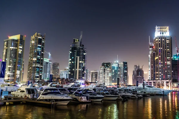 Dubai Ηνωμένα Αραβικά Εμιράτα Νοέμβριος 2013 Σύγχρονα Κτίρια Στη Μαρίνα — Φωτογραφία Αρχείου