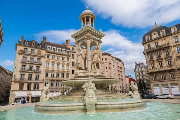 2017年7月25日 喷泉在雅各宾广场在里昂 法国在一个美丽的夏日 — 图库照片