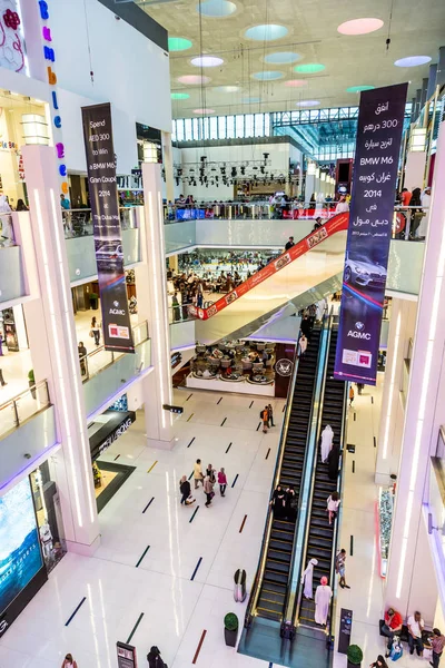 Dubai Uae November 2012 Shoppers Dubai Mall Dubai — Stock Photo, Image