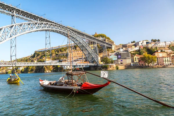 Porto Portugal Junio 2017 Barcos Tradicionales Con Barricas Vino Río —  Fotos de Stock