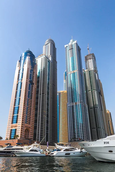 阿拉伯联合酋长国 2012年11月13日 迪拜码头 阿联酋的现代建筑 在沿波斯湾3公里的人工通道长度的城市 采取2012年11月13日在迪拜 — 图库照片