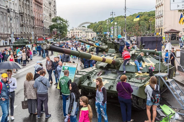 Kiev Ucrania Agosto 2017 Exposición Equipamiento Militar Kiev Hermoso Día — Foto de Stock