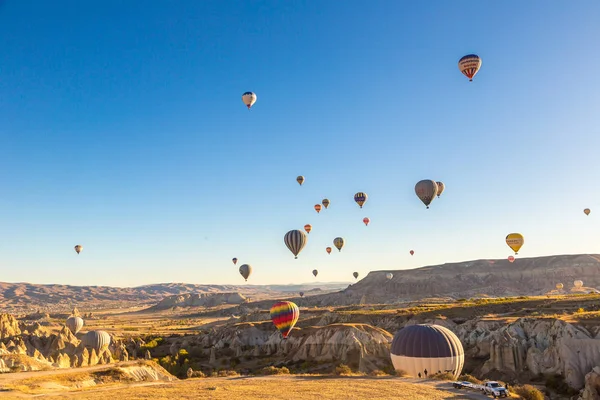 Kappadokien Turkiet Juli 2017 Varmluftsballonger Flygning Kappadokien Nevsehir Turkiet Vacker — Stockfoto