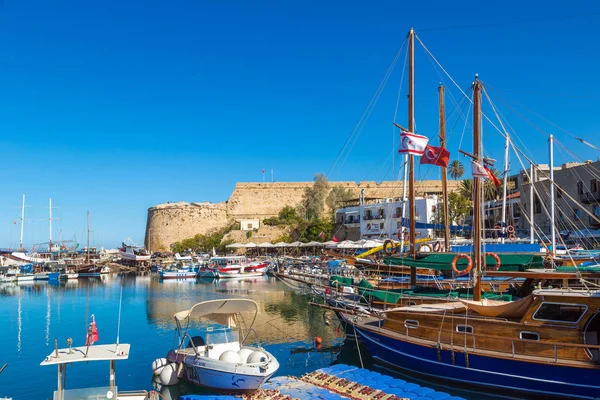 Kyrenia Norra Cypern Juli 2017 Kyrenia Slott Och Historiska Hamnen — Stockfoto