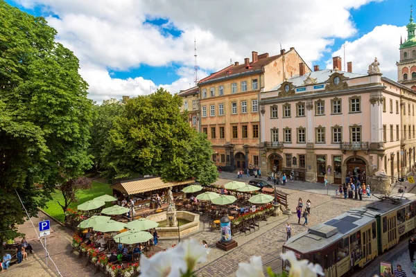 利沃夫 乌克兰 2014年7月27日 市场广场 乌克兰利沃夫镇的历史和旅游中心 在一个夏天的日子里 — 图库照片