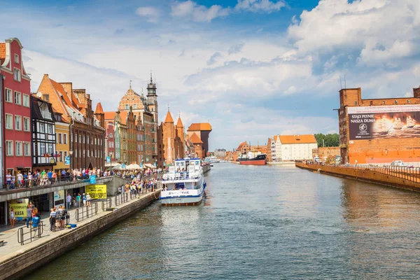 Gdansk Poland June 2014 Tourist Ship Colourful Historic Houses Reflection — Stock Photo, Image